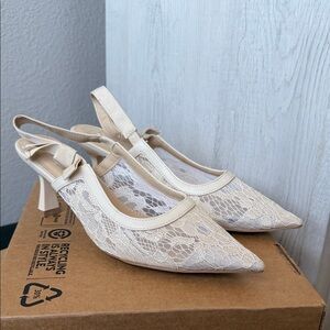 Chic Lace Slingback Heels in Cream